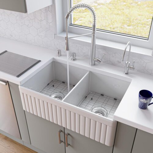 Fluted Farmhouse Apron Fireclay 32 in. Double Basin Kitchen Sink in White